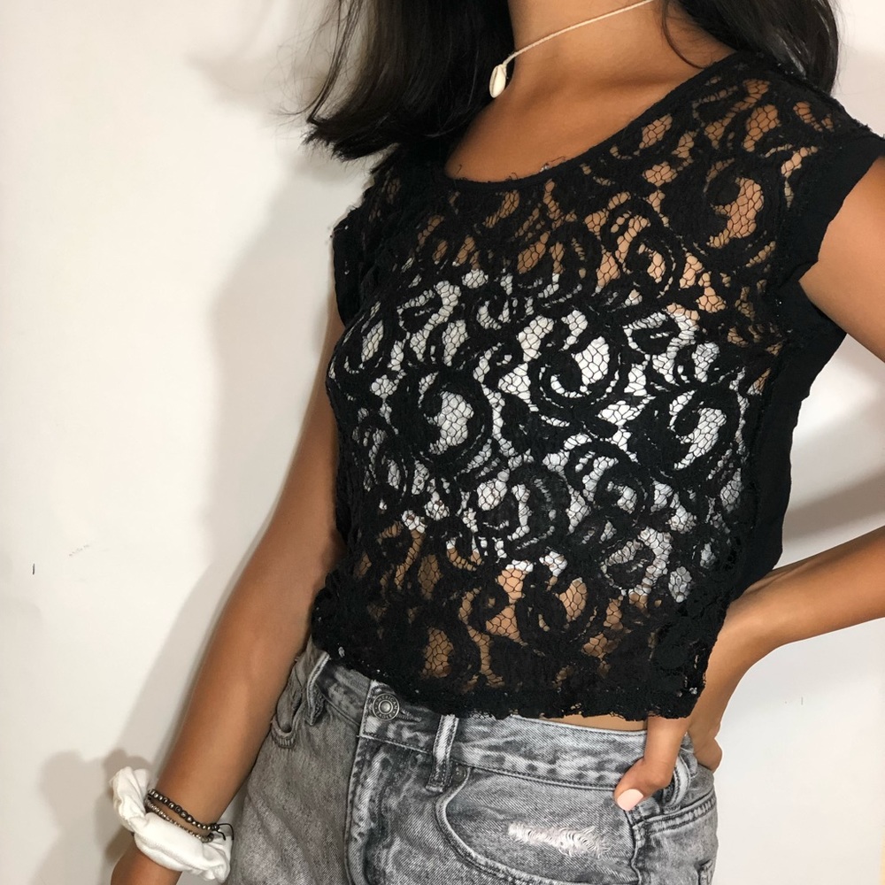 Women’s lace cropped black blouse tee
